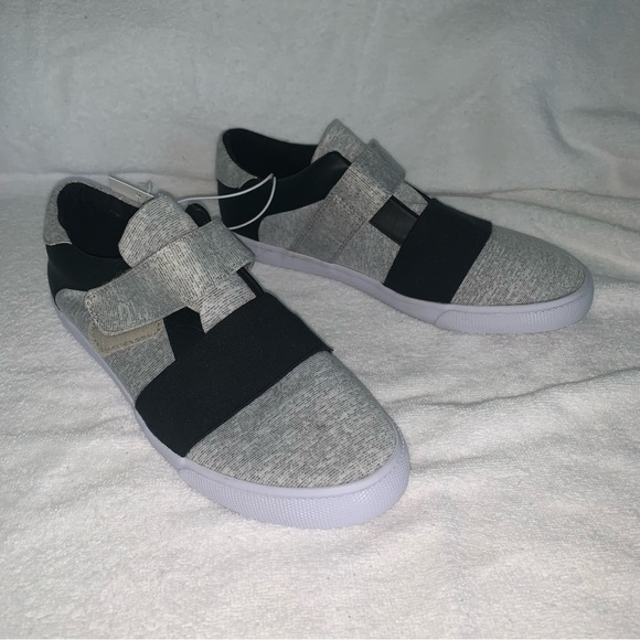 Girl’s 6 / Women’s 7.5 CAT & JACK Heather Gray / Black Slip On Fashion Sneakers - Picture 6 of 14
